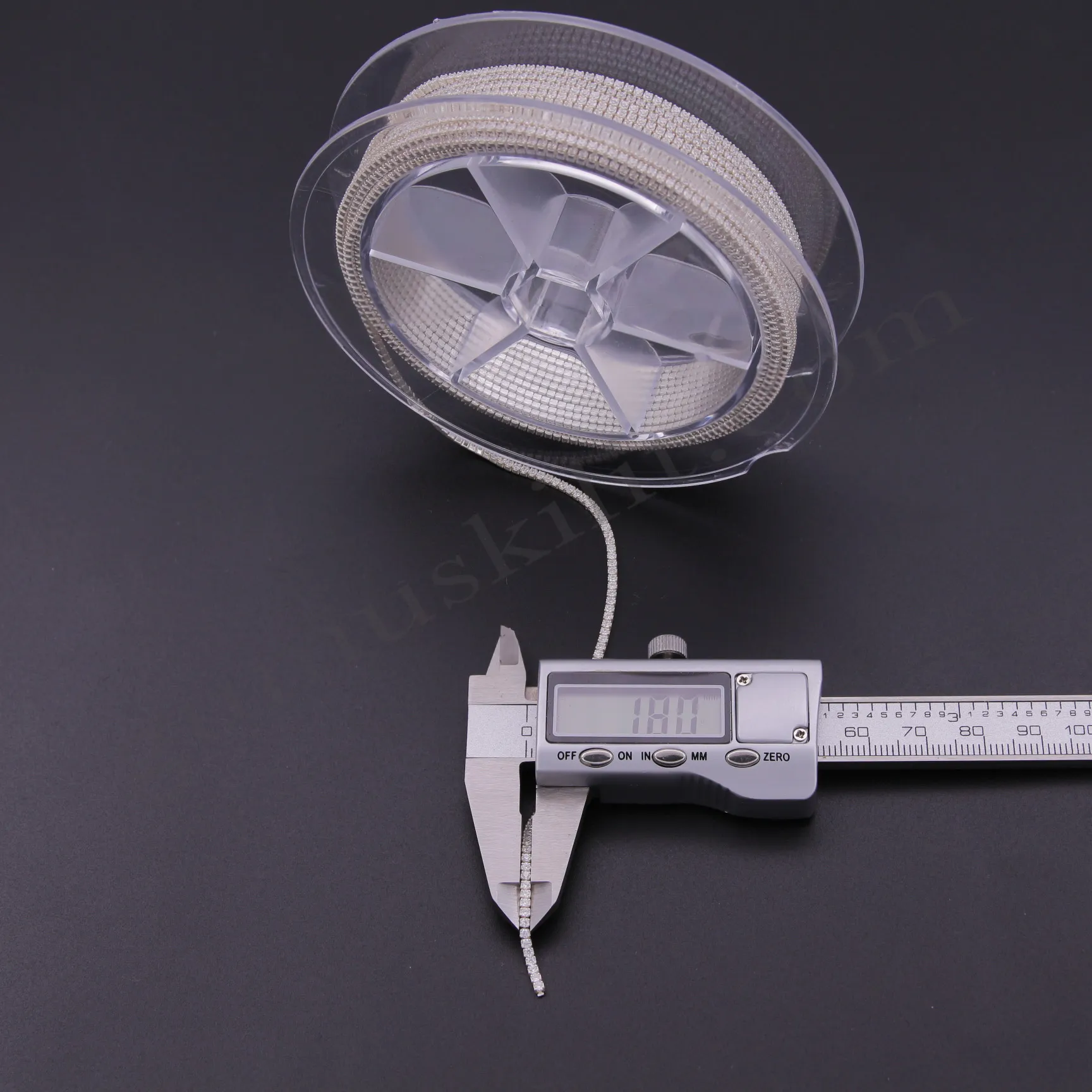 Gümüş SuYolu Metrelik Zincir 1,5mm Taş büyüklüğü ve 1,80mm Zincir genişliğinde 925 Ayar Gümüş